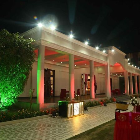 Executive Club 호텔 바레일리 외부 사진